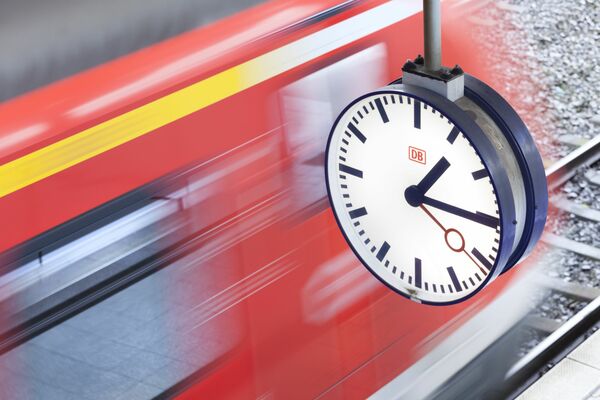 Foto: Deutsche Bahn AG/Axel Hartmann Bahnhofsuhr (Foto: DB AG/Axel Hartmann)