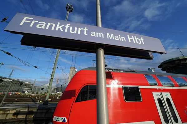 Foto: Deutsche Bahn AG/Volker Emersleben Frankfurt Hauptbahnhof (Foto: DB AG/Volker Emersleben)