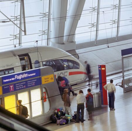 Foto: Deutsche Bahn AG/Max Lautenschläger Frankfurt Flughafen Fernbahnhof (Foto: DB AG/Max Lautenschläger)